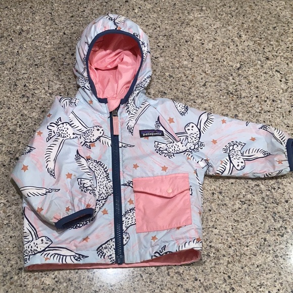 Size 3-6 mos Patagonia reversible hooded jacket - Picture 6 of 11